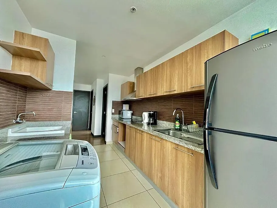 Moderno Y Con Vistas, Depar Junto A Hotel Marriot Quito